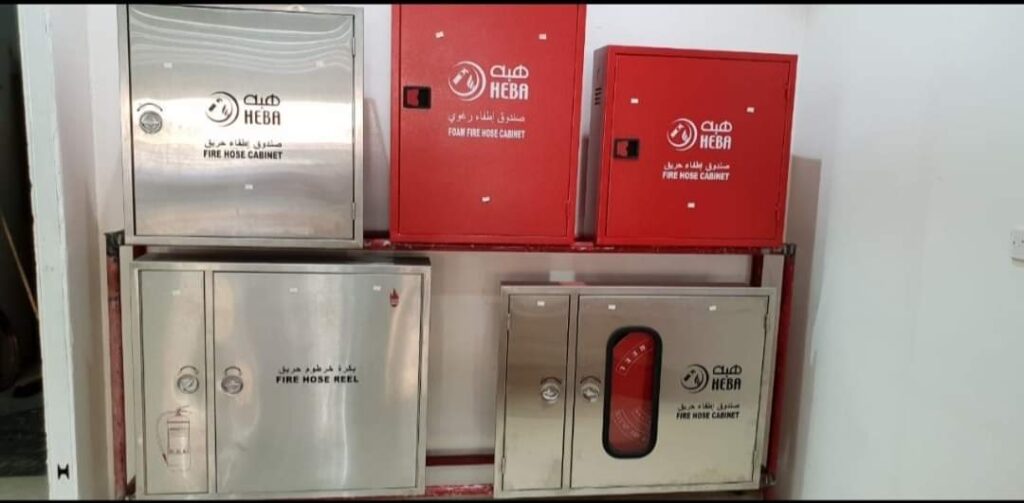 صندوق حريق هبة يحتوي على خرطوم حريق
